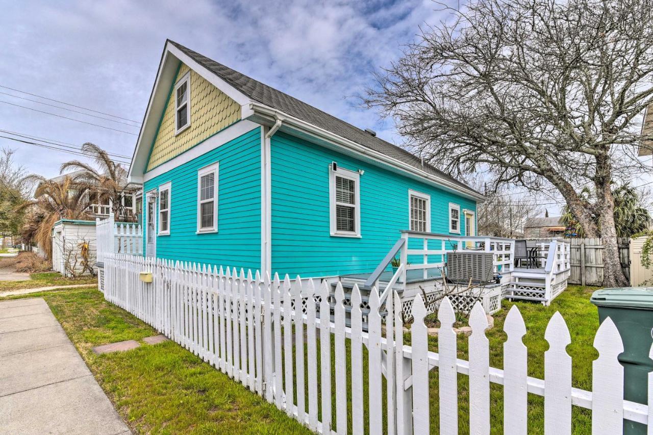 Galveston 'Blue Bungalow' - Walk To Beach! Exterior photo