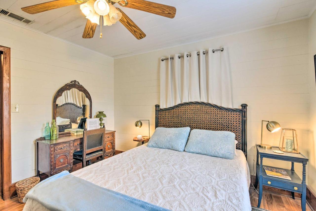 Galveston 'Blue Bungalow' - Walk To Beach! Exterior photo